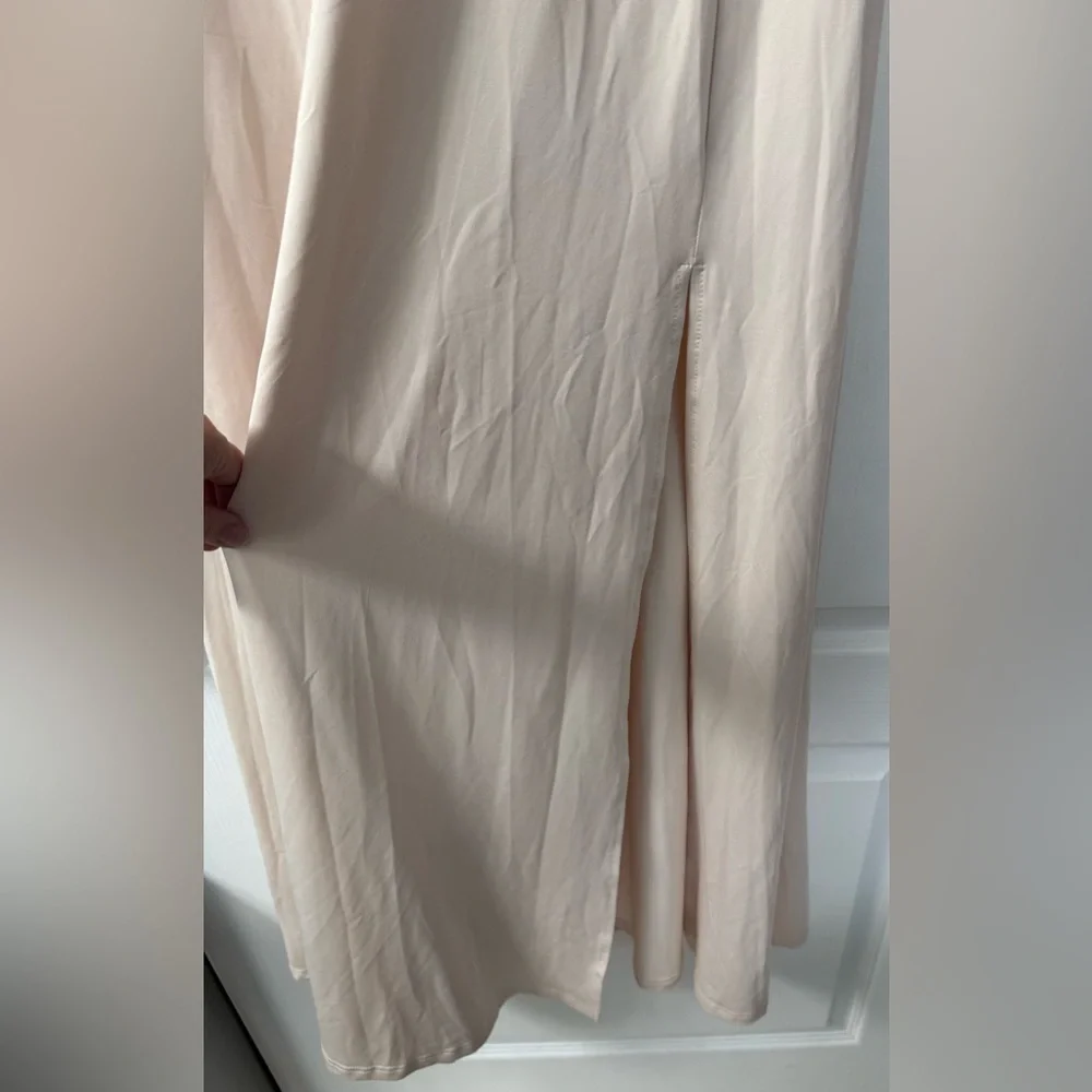 Elegant Cream Long Sleeve Stretchy Maxi Dress with a Slit - Picture 7 of 12